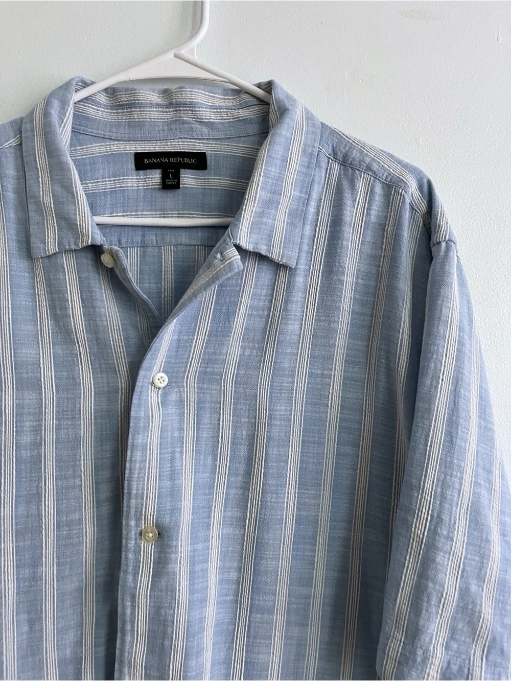 Banana Republic • Men's Light Blue Striped Short-Sleeve Shirt